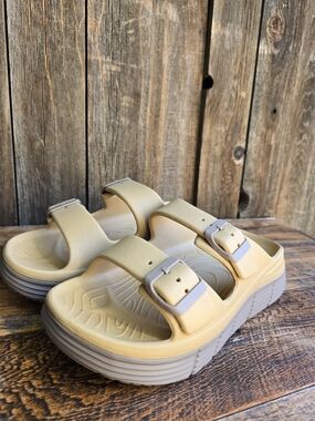 Women's Yellow Slide Sandals with Adjustable Buckles Size 7.5